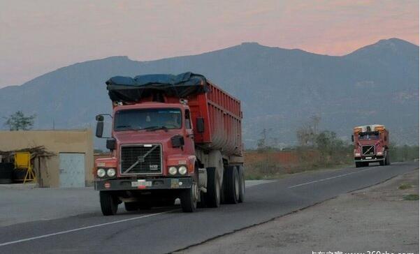 Heavy duty tipper truck