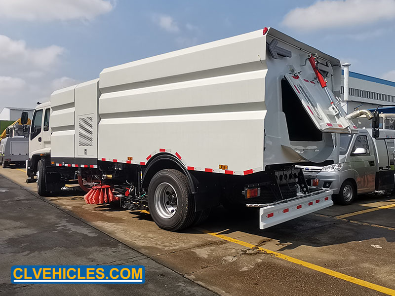 ISUZU FTR road sweeper