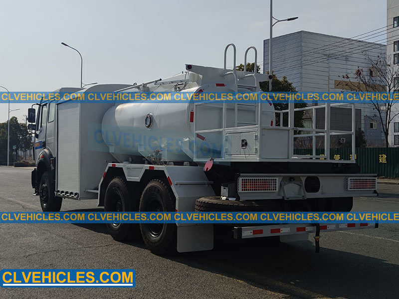 Airplane refueling truck