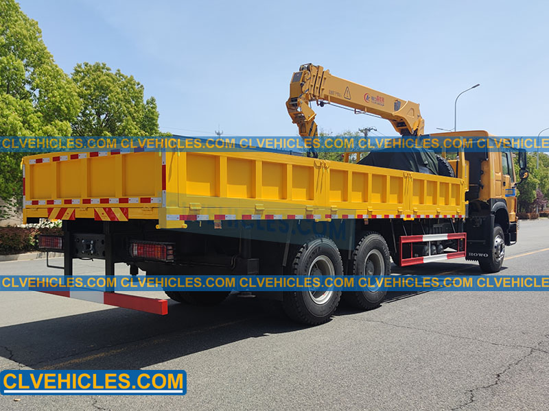 HOWO truck with crane