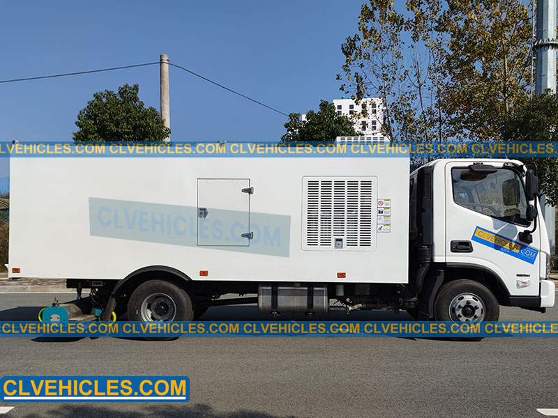 Road Dust suction truck