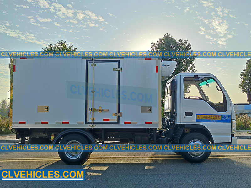 ISUZU Refrigerator Truck