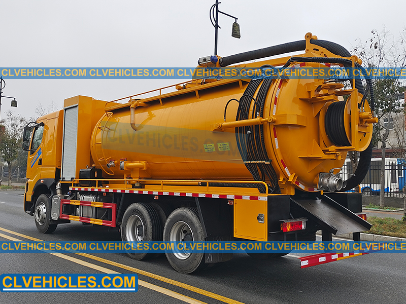 CHENGLONG H7 Vacuum Tank Truck