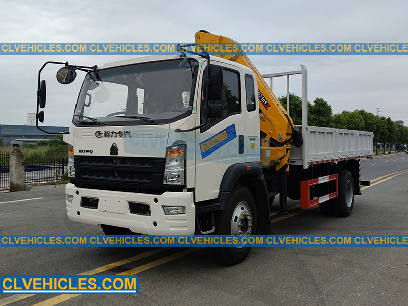 HOWO truck with crane