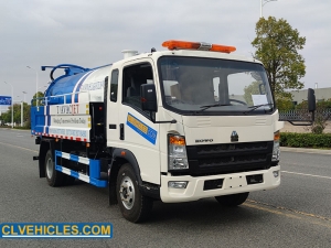 xe tải chân không tia nước