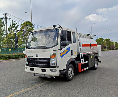 Một đơn vị xe bồn chở nhiên liệu HOWO 5CBM SS đến Algeria