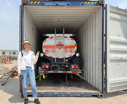 Một Đơn vị Xe bồn tiếp nhiên liệu HOWO 5000L vận chuyển đến Uganda