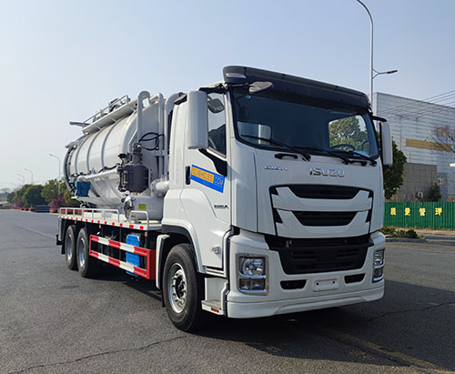 Một đơn vị xe tải hút chân không lọc nước thải ISUZU GIGA vận chuyển đến Các Tiểu Vương quốc Ả Rập Thống nhất