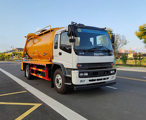 Một đơn vị xe tải hút nước thải ISUZU FTR vận chuyển đến Qatar