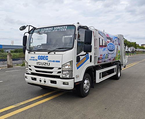 Một chiếc xe ISUZU ELF 190hp RHD ép rác dung tích 9CBM vận chuyển đến Grenada