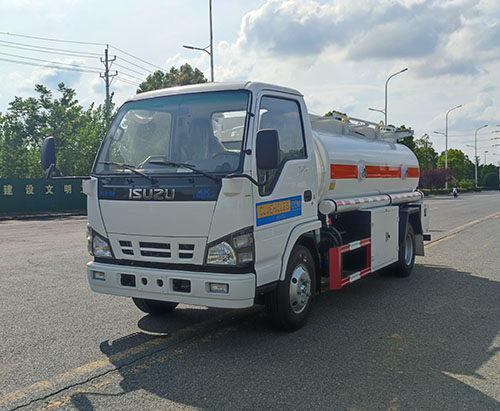 Một đơn vị xe bồn chở nhiên liệu ISUZU 600P 5000L được vận chuyển đến YEMEN