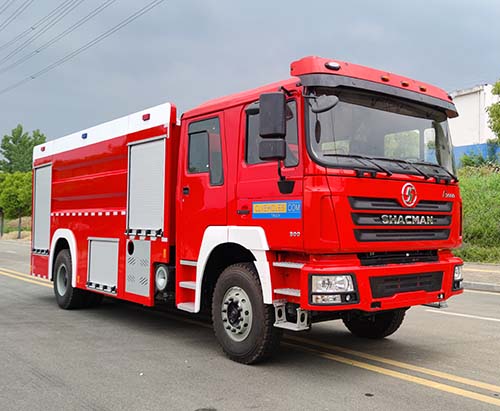 Một chiếc xe tải chữa cháy bọt SHACMAN F3000 12 tấn được vận chuyển bằng đường thủy đến Nigeria.