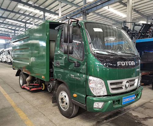 một đơn vị xe tải quét chân không FOTON 6 bánh 5000L vận chuyển đến Guatemala