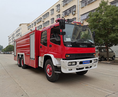 một chiếc xe tải chữa cháy ISUZU FVZ 16 tấn đi nigeria