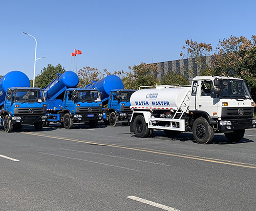 ba đơn vị xe tải chân không và một đơn vị xe tải chở nước chuyển đến ghana