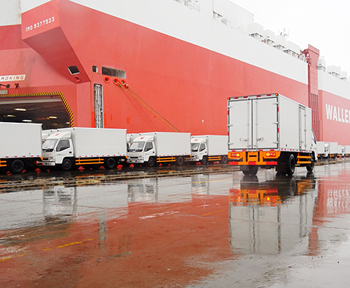 80 chiếc xe tải loại van gửi đến Algeria