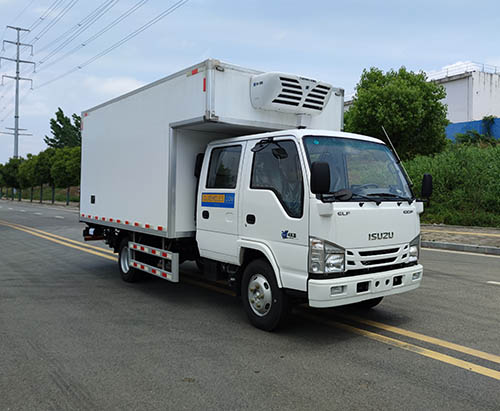 Một chiếc xe tải lạnh ISUZU Crew Cab 3 tấn được vận chuyển đến Rwanda